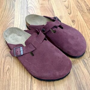 ⚡️FLASH SALE!⚡️Birkenstock Boston Zinfandel Maroon Suede Clogs • Size 9/9.5 - 40
